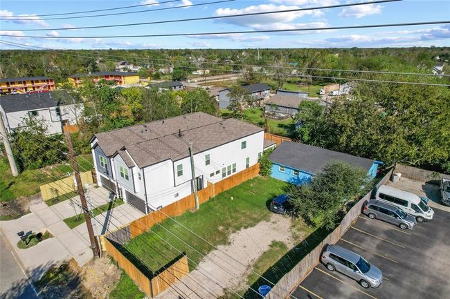 9023 Comal St, House other with 3 bedrooms, 3 bathrooms and 1 parking in Houston TX | Image 32
