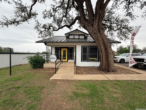 415 Goodwin St, Pleasanton, TX, 78064-4001 | Card Image