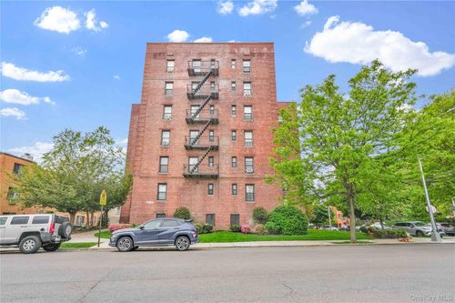 2e-170-06 Crocheron Avenue, New York, NY, 11358 | Card Image