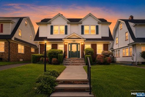 106 Maple St, Rutherford, NJ, 07070-1719 | Card Image