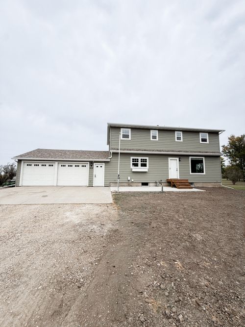 602 Buick Dr Sw, ABERDEEN, SD, 57401-8659 | Card Image