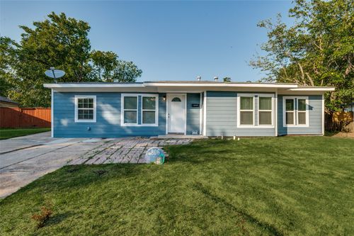 806 Highland Dr, Grand Prairie, TX, 75051-2923 | Card Image