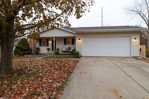 9 Timber View Dr, Bloomington, IL, 61701-7801 | Card Image