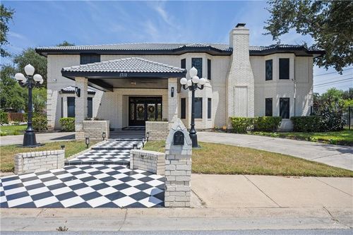 1712 N 1st St, McAllen, TX, 78501-9553 | Card Image