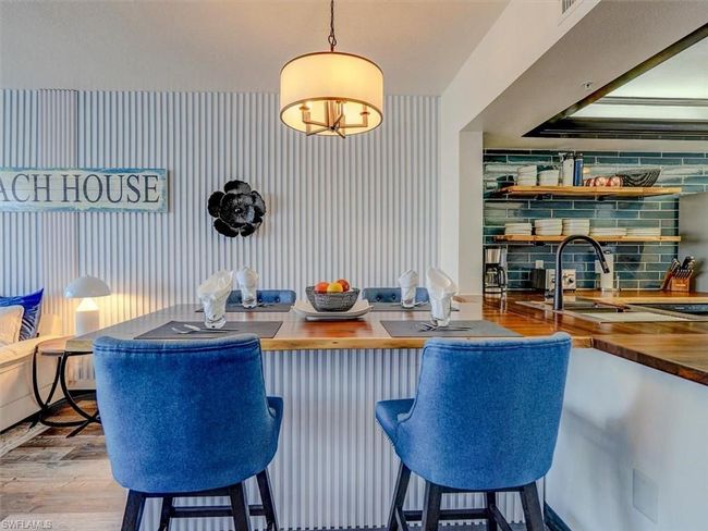 DINING AREA SEAMLESSLY CONNECTS TO KITCHEN | Image 10