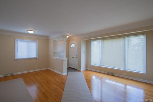 25761 Jennifer, Redford, MI, 48239-1725 | Card Image