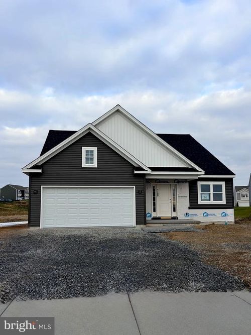 4 Family Drive, CARLISLE, PA, 17013 | Card Image