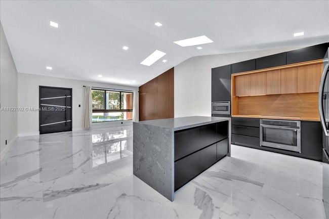 5890 Sw 13 Th St, House other with 4 bedrooms, 3 bathrooms and null parking in Plantation FL | Image 9