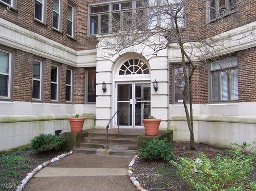 apt-301-2330 Euclid Heights Blvd, Cleveland Heights, OH, 44106-2739 | Card Image
