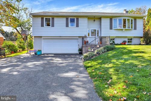 30 N Church Street Sw, EPHRATA, PA, 17522 | Card Image