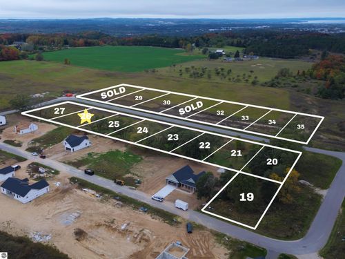 1185 Aster Ln, Traverse City, MI, 49696-5201 | Card Image