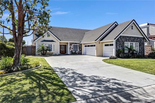 6862 Hitchingpost Cir, Huntington Beach, CA, 92648 | Card Image