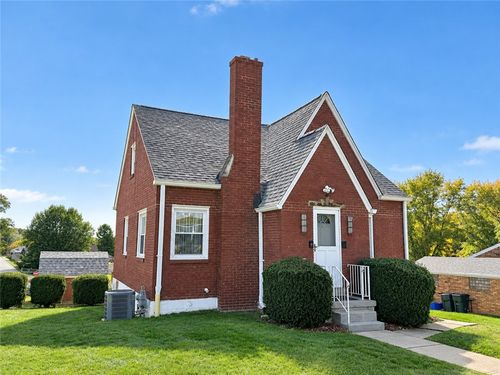 318 Oak St, West Mifflin, PA, 15122-1546 | Card Image