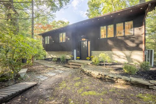 3 Lauretta Dr, Highland, NY, 12528-1005 | Card Image
