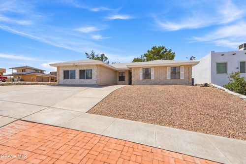 6201 Bluff Ridge Dr, El Paso, TX, 79912-5160 | Card Image
