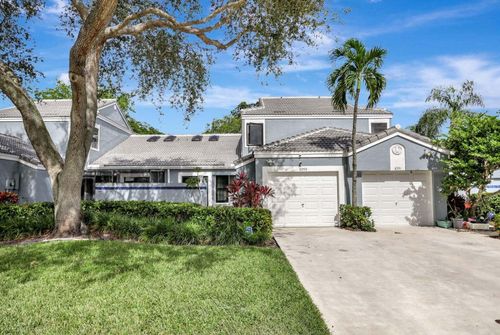 8353 Waterford Ave, Tamarac, FL, 33321-8117 | Card Image