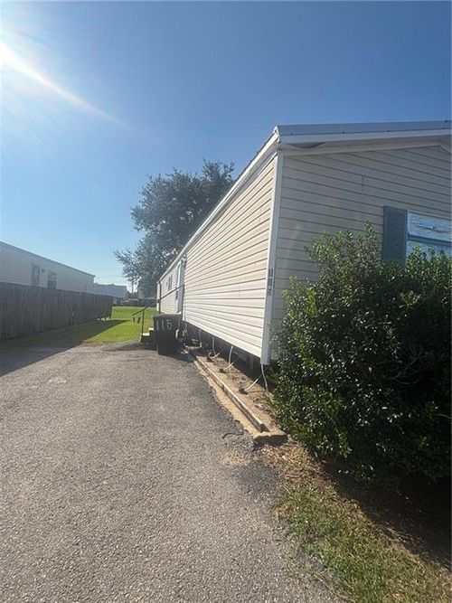 115 Danos Ln, Belle Chasse, LA, 70037-4127 | Card Image