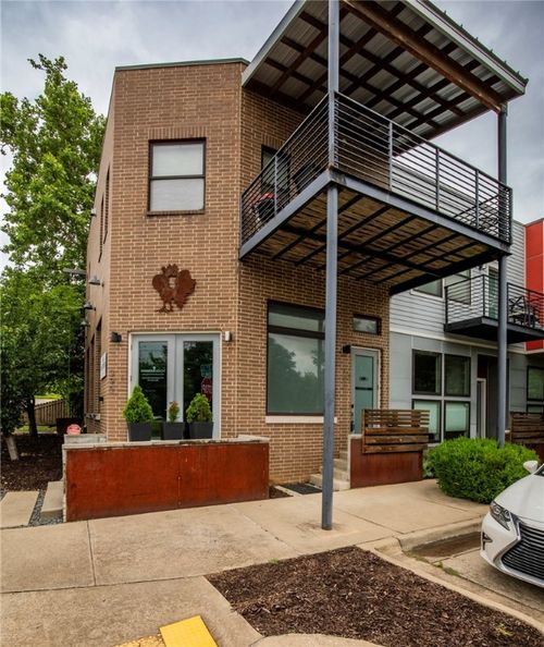 390 W 5th Street, Fayetteville, AR, 72701 | Card Image