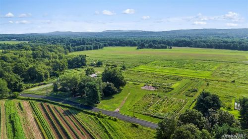 332 Springtown Rd, New Paltz, NY, 12561-3031 | Card Image