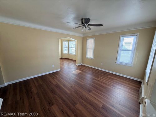 3042 Geneva St, Dearborn, MI, 48124-4517 | Card Image