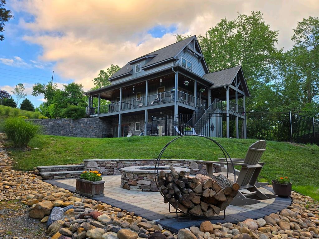Viscoe Rd, Radford, VA 24141