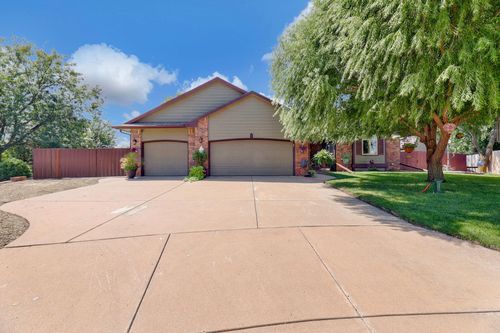 7 Woodland Ct, Mount Hope, KS, 67108-9652 | Card Image