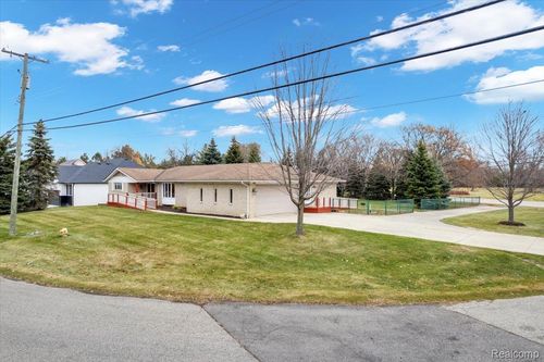 44680 Elizabeth Rd, Clinton Township, MI, 48036-1013 | Card Image