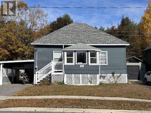 35 Cascade St, Parry Sound, ON, P2A1J8 | Card Image