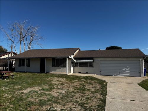 9467 Palm Ln, Fontana, CA, 92335-6121 | Card Image