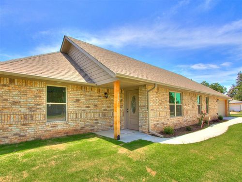 2027 W Nevada Ave, Chickasha, OK, 73018-5242 | Card Image