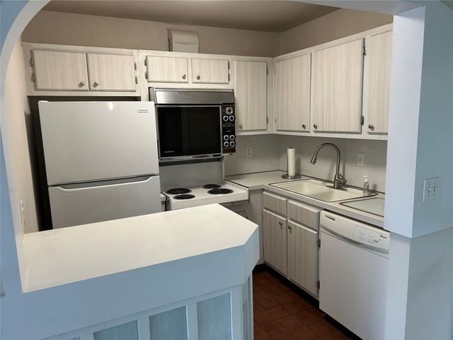 APT-814 - 180 Cypress Club Dr, Condo with 1 bedrooms, 2 bathrooms and null parking in Pompano Beach FL | Image 4