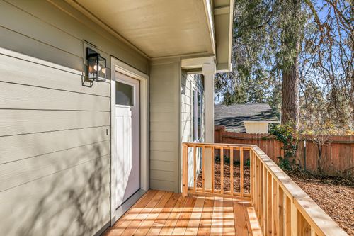 891 N 6th Ave, Gold Hill, OR, 97525-9762 | Card Image