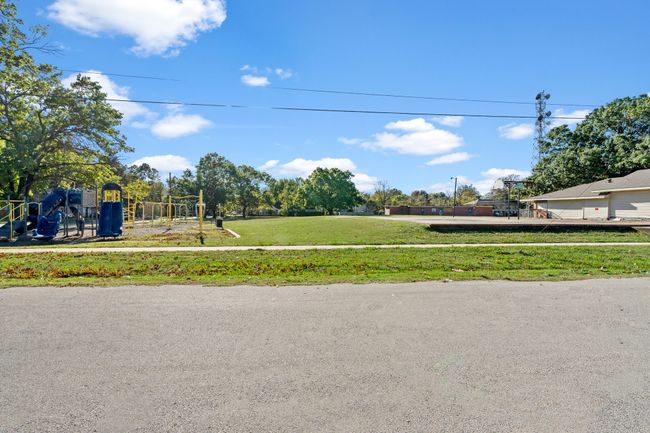 305 W Waco St, Home with 5 bedrooms, 3 bathrooms and 6 parking in Ennis TX | Image 37