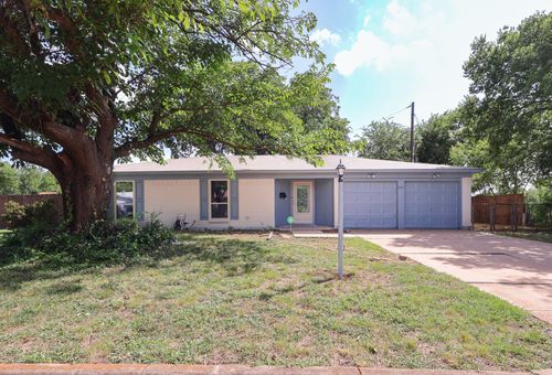 241 Berkshire Ln, Fort Worth, TX, 76134-2904 | Card Image