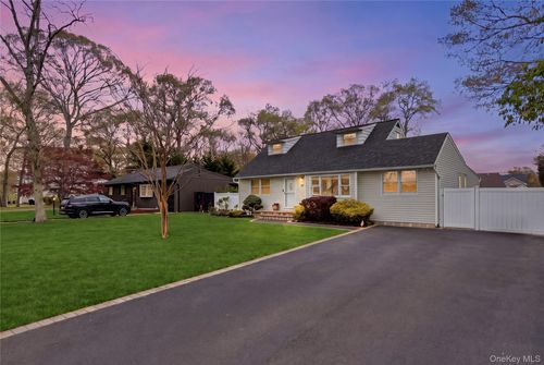 55 Pine St, Brookhaven, NY, 11719-9410 | Card Image