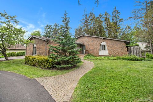 7831 Caberfae Trl, Clarkston, MI, 48348-3706 | Card Image