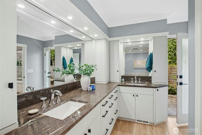 8150 Evergreen Ln, House other with 5 bedrooms, 4 bathrooms and 3 parking in Mercer Island WA | Image 22