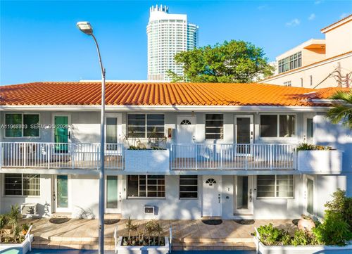 2-4201 Indian Creek Dr, Miami Beach, FL, 33140-3218 | Card Image