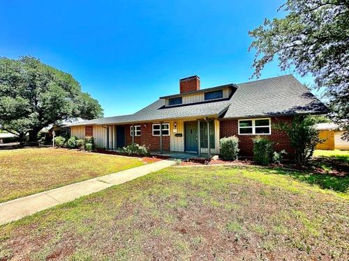 1506 Crescent Dr, Sweetwater, TX, 79556-1804 | Card Image