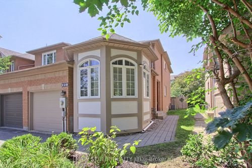 228 Warner Cres, Newmarket, ON, L3X2C7 | Card Image
