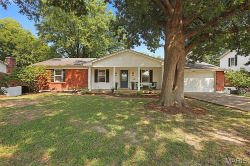 215 Ranchmoor Trl, Ellisville, MO, 63011-2340 | Card Image