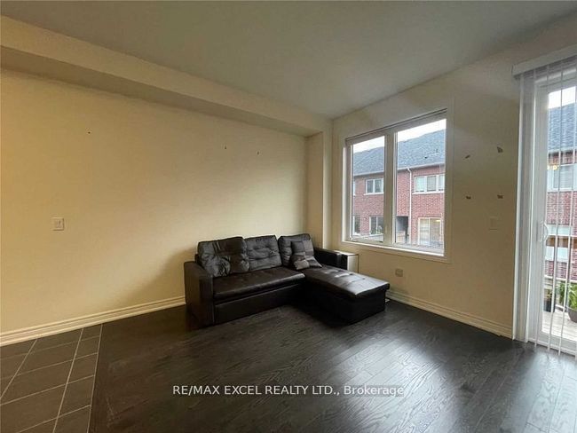32 Capreol Ave, House attached with 4 bedrooms, 3 bathrooms and 2 parking in Aurora ON | Image 5