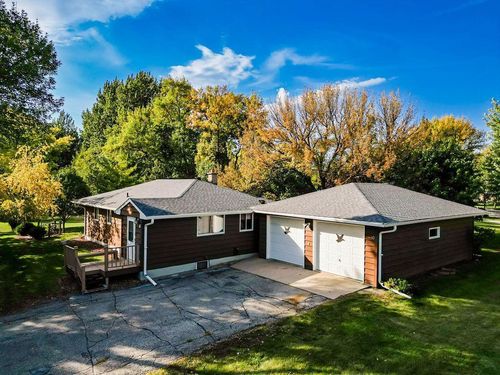 10 40th Ave S, Moorhead, MN, 56560-5667 | Card Image