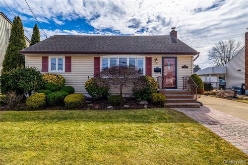 159 Nevada St, Hicksville, NY, 11801-2352 | Card Image