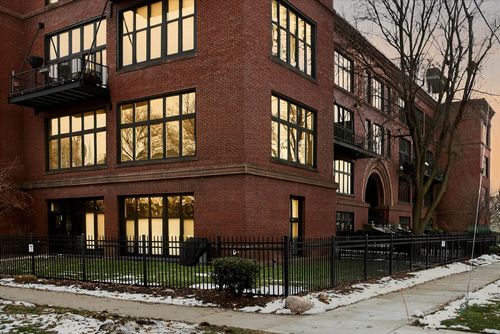 1-600 Broadway Ave, Grand Rapids, MI, 49504-7305 | Card Image