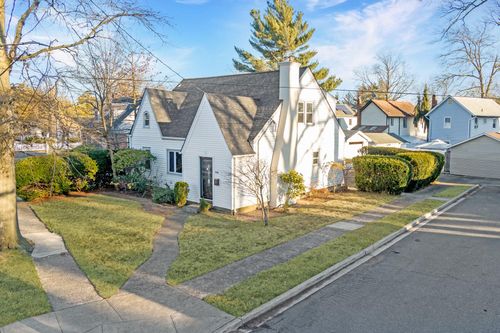 916 Barth Dr, North Baldwin, NY, 11510-2049 | Card Image