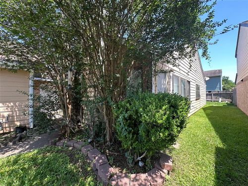 11830 Plumpoint Dr, Houston, TX, 77099-5049 | Card Image