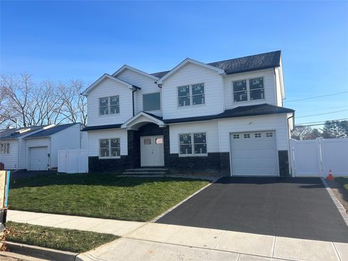 4 Terry Ln, Plainview, NY, 11803-5511 | Card Image