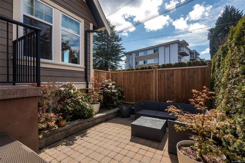 590 Simcoe St, Home with 3 bedrooms, 4 bathrooms and 2 parking in Victoria BC | Card Image