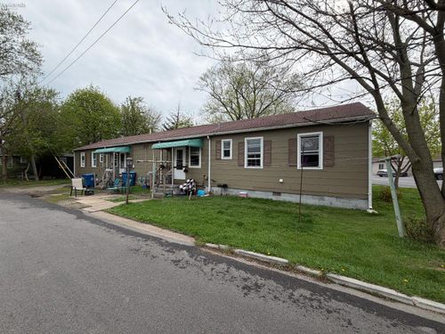 439 Erie Ct, Port Clinton, OH, 43452-1612 | Card Image